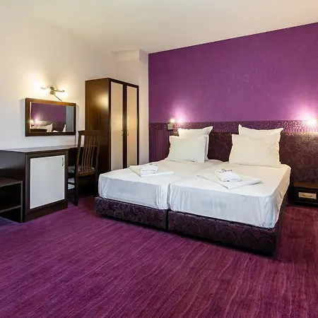 Saint George Mountain Hotel *